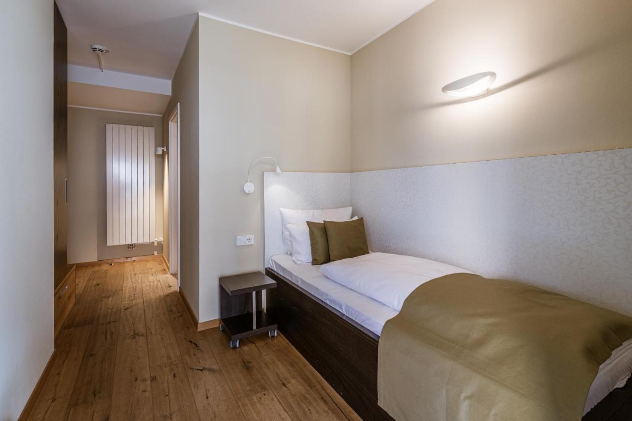 Hotel / Weingut Meintzinger Frickenhausen am Main Eksteriør billede