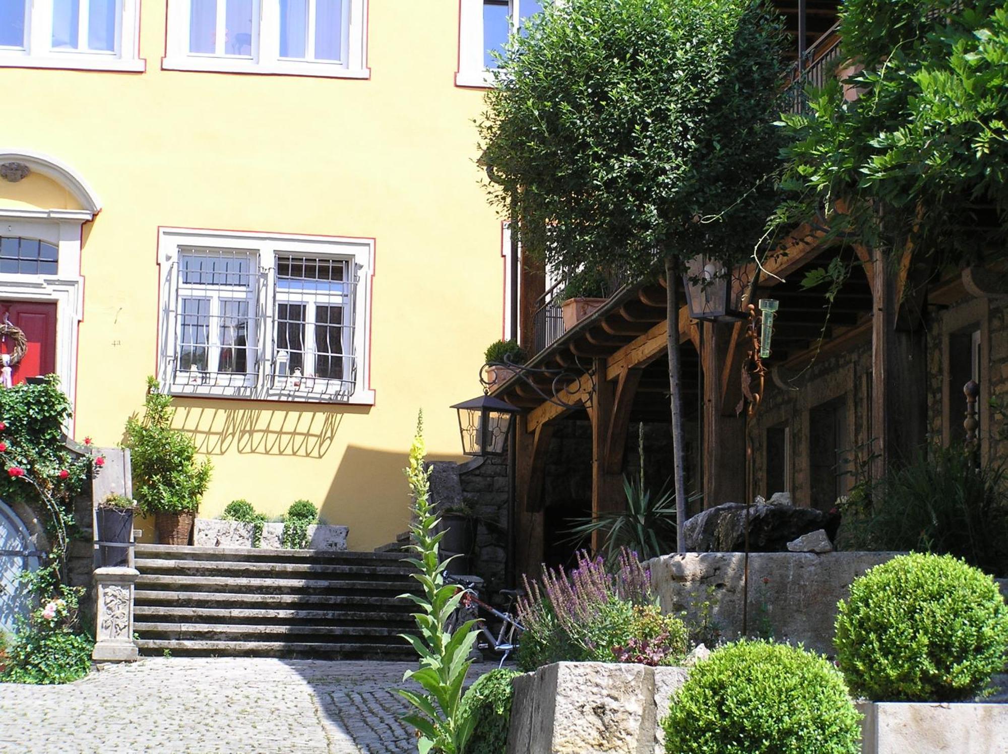 Hotel / Weingut Meintzinger Frickenhausen am Main Eksteriør billede